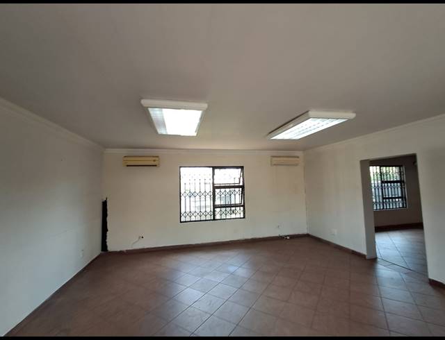 110M² OFFICE TO LET IN THREE RIVERS